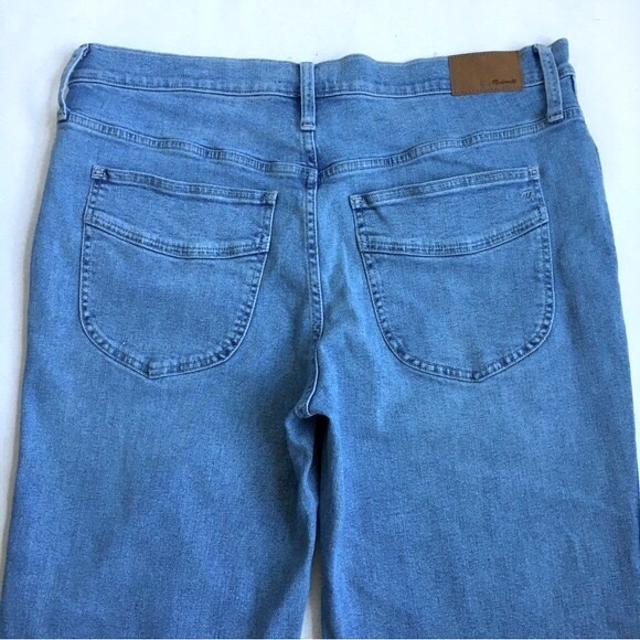 Madewell 11” High Rise Flare Jeans Knee Rip Edition in Eversfield Wash Size 33P - Picture 6 of 17